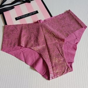 Victoria's Secret Seamless No Show Hip Hugger Hipster Panty Size Medium